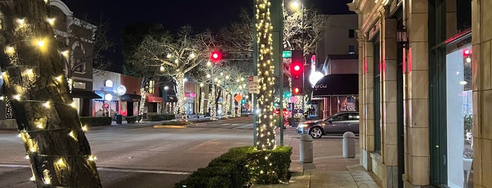 Downtown Fullerton is one of Orte, die Todd gefallen.