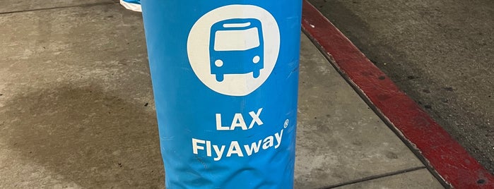 FlyAway Bus is one of Tempat yang Disukai Paulette.