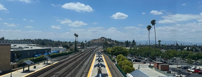 Metrolink Riverside-Downtown Station is one of Train Stations.