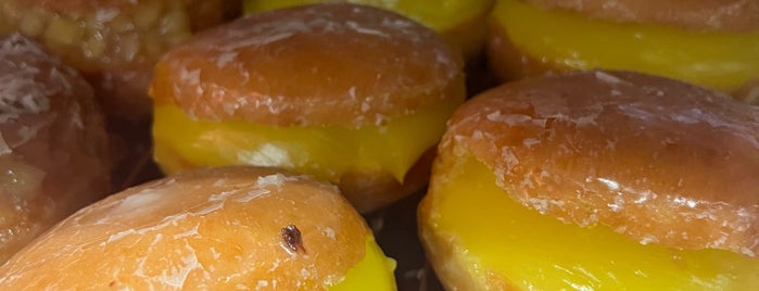 The Donut Man is one of Kimmie: сохраненные места.