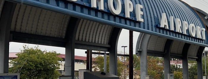 Metrolink Burbank-Bob Hope Airport Station is one of Neighborhood regular places.
