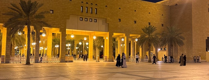 ساحة قصر الحكم is one of Lieux sauvegardés par Noura.