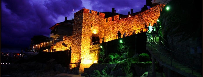 Южна крепостна стена (Southern Fortress Wall) is one of моренце.