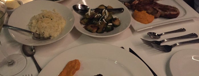 Al Biernat's Prime Steak & Seafood is one of Posti che sono piaciuti a Erin.