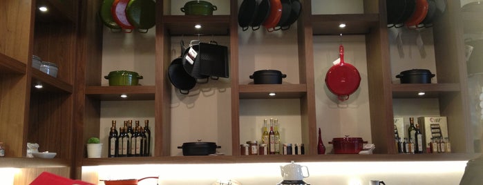 Mini Kitchen is one of Tempat yang Disukai L.V.