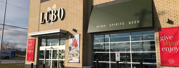 LCBO is one of Melissaさんのお気に入りスポット.