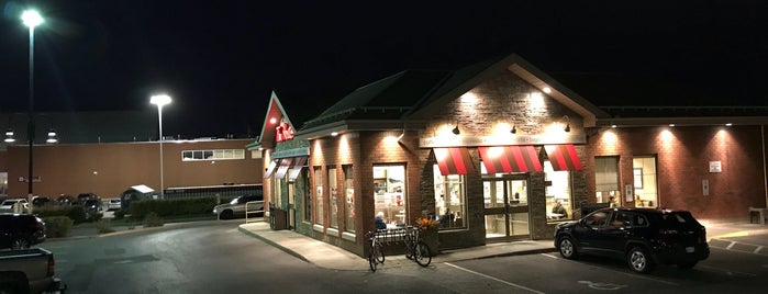 Tim Hortons is one of Lieux qui ont plu à Patricia Carrier.