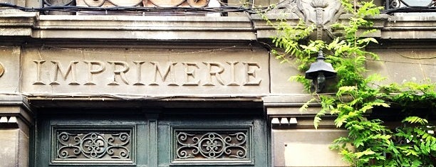Rue Notre-Dame is one of Tempat yang Disukai Tristan.