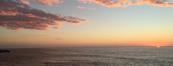 Sunset Cliffs Natural Park is one of Caroline 님이 저장한 장소.