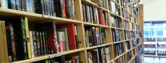 Powell's City of Books is one of Portland To Do's.