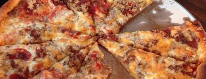 Colossus Pizza is one of Posti che sono piaciuti a Chester.