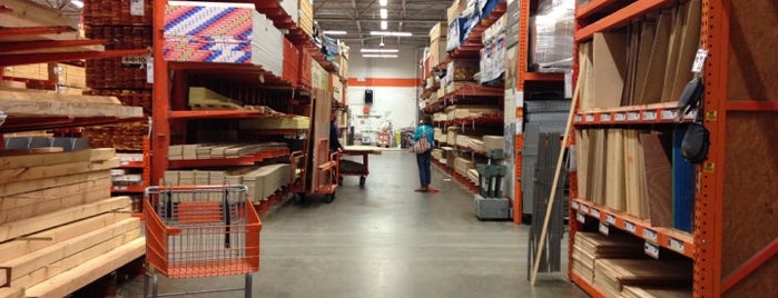 The Home Depot is one of Lugares favoritos de Tracy.