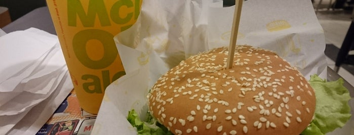 McDonald's is one of Orte, die Thiago gefallen.