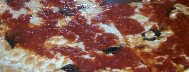 Lee's Tavern is one of NY Pizza To Try.