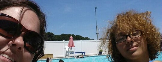 Pool side is one of Posti che sono piaciuti a O. WENDELL.