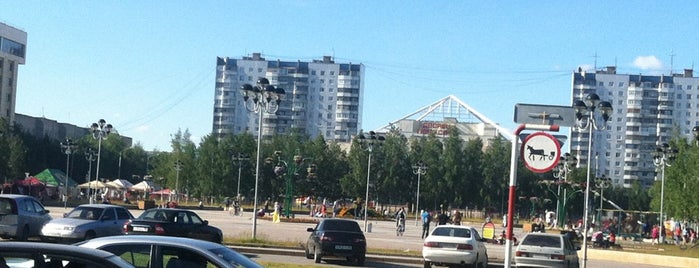 Площадь Нефтяников is one of Andrey : понравившиеся места.