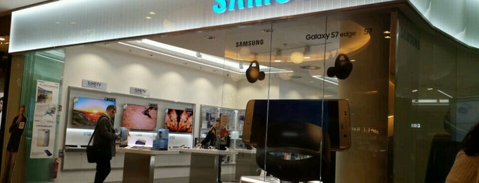 Samsung is one of สถานที่ที่ Yelda ถูกใจ.