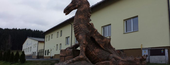Drak Aron is one of Olšiakovy sochy.
