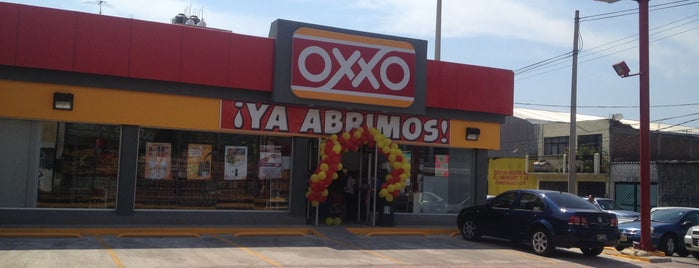 Oxxo is one of สถานที่ที่ Sonya ถูกใจ.
