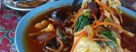 Kedai Nasi Goreng Gulung is one of Makan malam di Seri Iskandar.