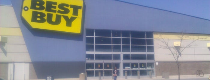 Best Buy is one of Locais curtidos por Anil.