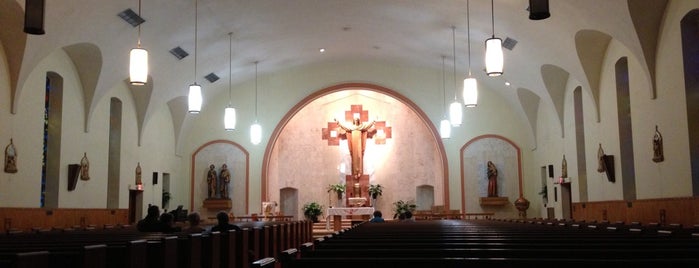 Sts. Peter and Paul Catholic Church is one of Enrique'nin Beğendiği Mekanlar.