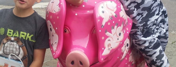 Henson Pig #10 - Little Piggys is one of The Gloucestershire Old Spots Trail.
