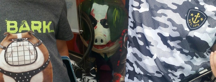 Mini Henson Pig - Joker by Ben Haines is one of The Gloucestershire Old Spots Trail.
