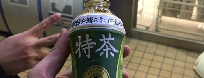 ローソン 高槻京口町店 is one of コンビニ.