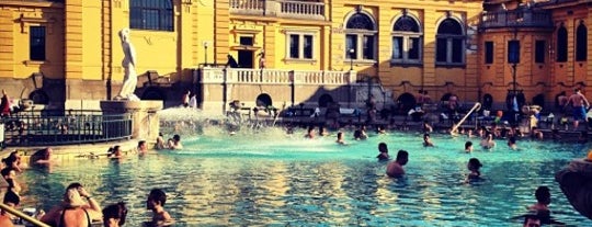 Széchenyi Thermalbad is one of Budapest highlights.