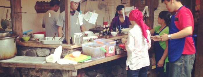 Warung Lela (Wale) is one of Bandung Culinary.