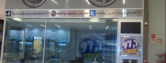 Rádio Cidade 97,7 FM is one of Trabalho Radio Cidade 97,7.