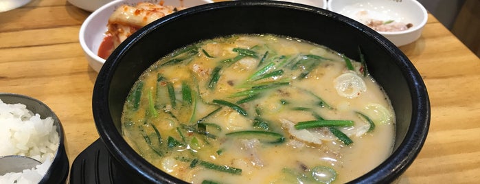 부산아지매국밥 is one of 판교 점심 후보.