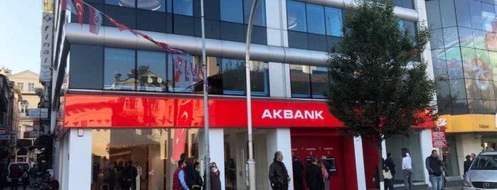 Akbank is one of Meteさんのお気に入りスポット.