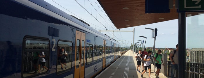 Station Nijmegen Lent is one of Arnhem - Nijmegen.