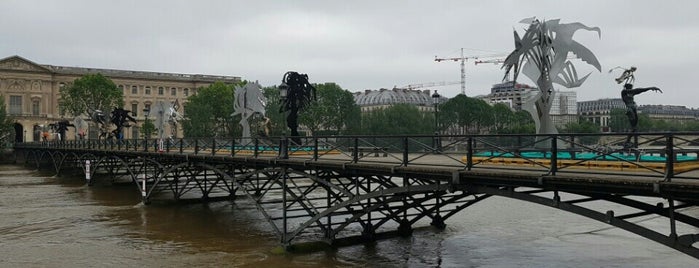 Pont des Arts is one of Paris / Sightseeing.