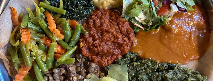 Red Sea Eritrean Restaurant is one of สถานที่ที่บันทึกไว้ของ Jens.
