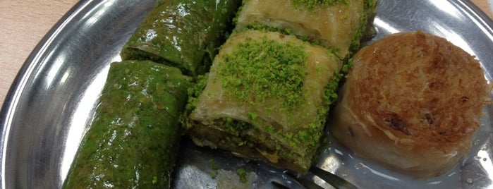 Şengöz Baklavaları is one of Tempat yang Disimpan çetin.