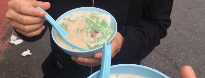 Penang Road Famous Teochew Chendul (Tan) is one of Locais curtidos por Yarn.