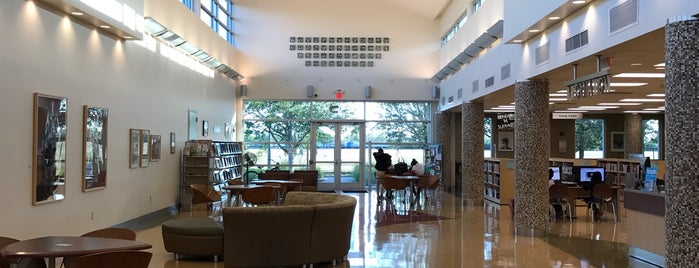 Naranja Branch Library - Miami-Dade Public Library System is one of Sammyさんのお気に入りスポット.