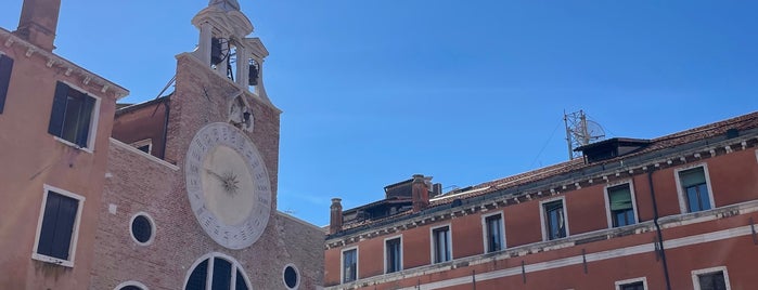 Chiesa San Giacomo di Rialto is one of Tempat yang Disukai Derya.