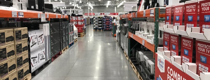 Costco is one of Phyllisさんのお気に入りスポット.
