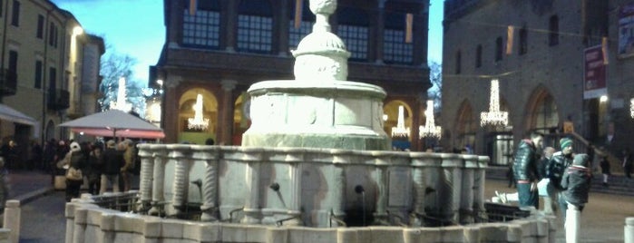 Fontana della Pigna is one of Amarcord.