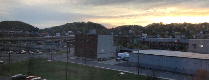 Fairfield Inn & Suites Cumberland is one of Lieux qui ont plu à Joanna.