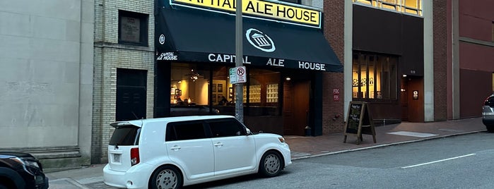 Capital Ale House is one of สถานที่ที่ Curtis ถูกใจ.