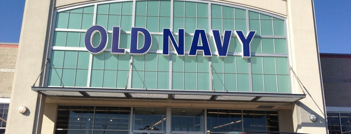 Old Navy is one of Tempat yang Disukai Matthew.