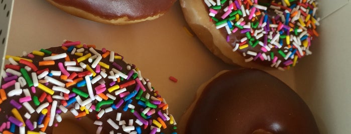 Krispy Kreme is one of Nydia 님이 좋아한 장소.