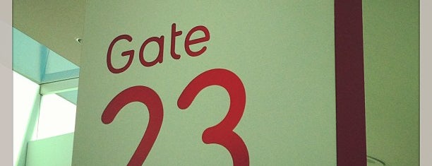 Gate 23 is one of Lugares favoritos de Jonathan.