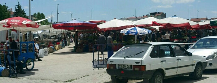 Ertuğrulgazi Semt Pazarı is one of Tempat yang Disukai Nail.