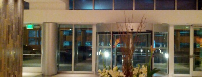 JW Marriott Lobby Lounge is one of Lugares favoritos de Debra.